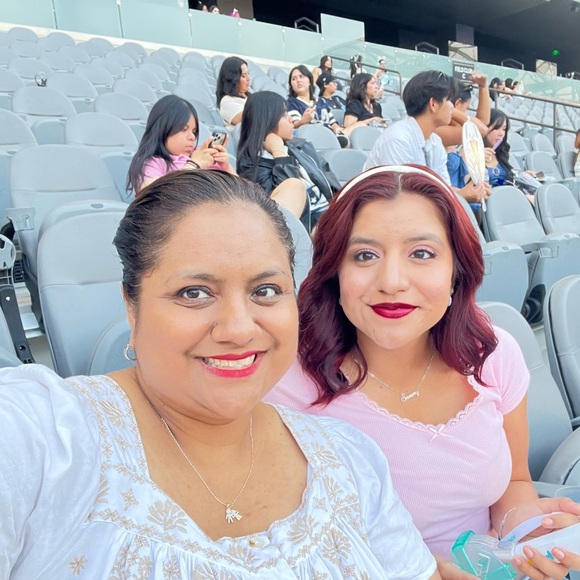 Meet your Posher, Mirna - Picture 1 of 1